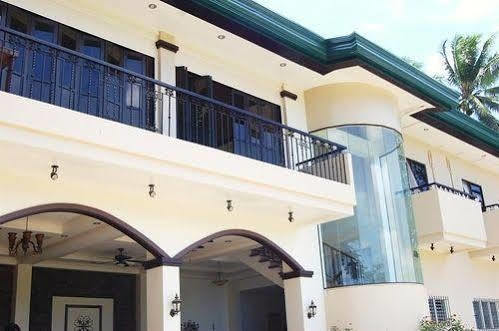 Davao Eagle Ridge Resort Экстерьер фото